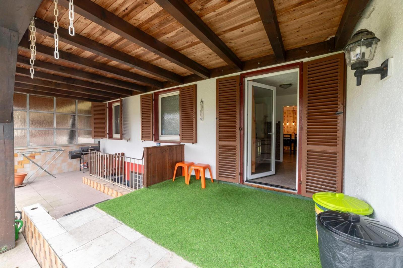 Cozy Villa With Garden, Balcony And Parking Area In Duesseldorf Exterior photo